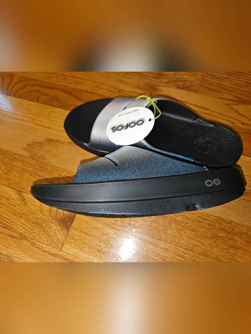 OOFOS Oolah Luxe Metallic Silver/blue and Black Footbed Recovery Slide Sandals - Picture 2 of 4